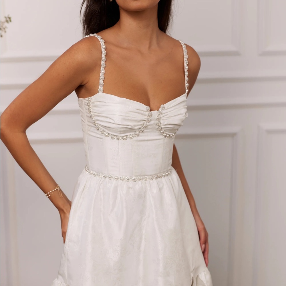 V. Chapman Lorenza Dress in White Windsor Brocade 
US size 8
Worn once - Picture 3 of 6